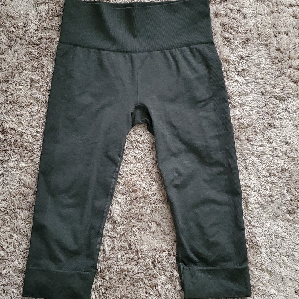 Lululemon Ebb Crop